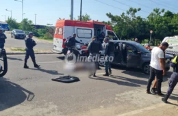 Veja o vídeo: Carro colide com micro-ônibus e homem de 26 anos morre na hora em grave acidente no bairro Novo Aleixo