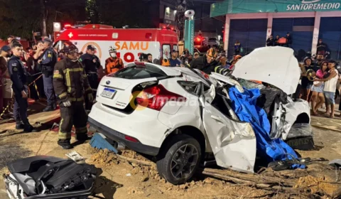 Veja o vídeo: Carro capota na Av. Grande Circular e dois homens morrem presos às ferragens após bater em árvore