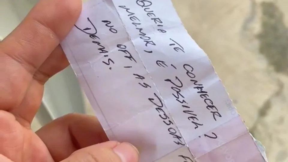 Vídeo: Bilhete misterioso para “encontro no off” dentro de fábrica no Distrito Industrial viraliza na web