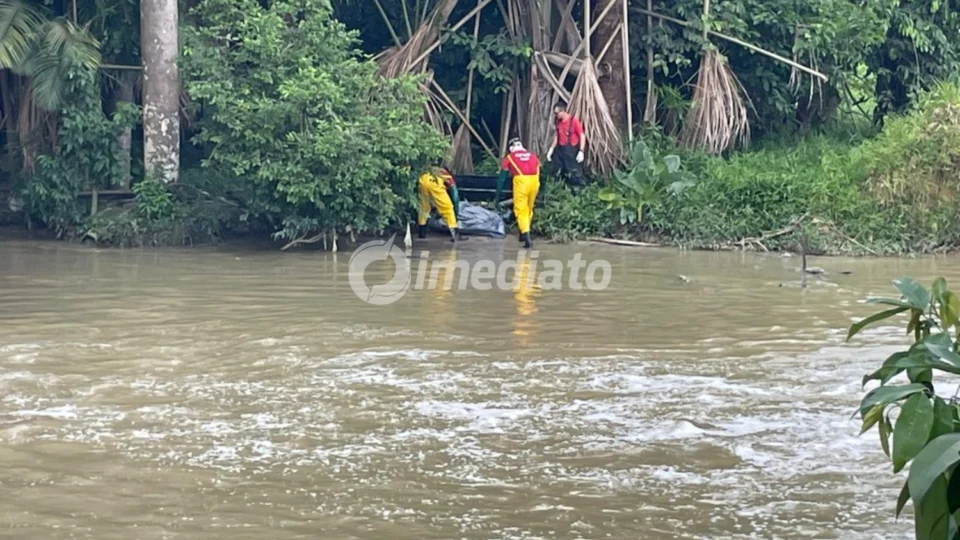 Veja o vídeo: Moradores encontram corpo em estado avançado de decomposição em igarapé no Nova Cidade