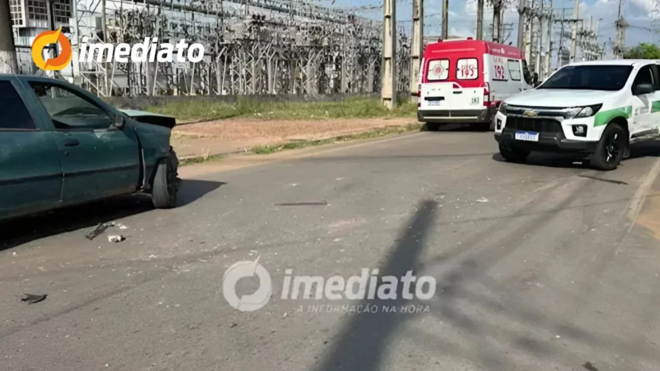 Acidente entre carro do governo e veículo particular é registrado em cruzamento movimentado de Boa Vista