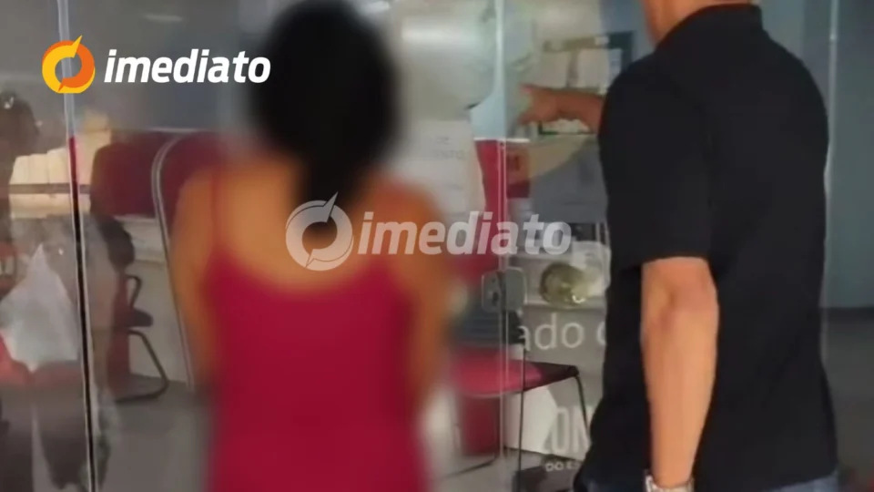 Mulher é presa por uso de documento falso ao tentar aplicar golpe em empresa de enxoval no Amazonas