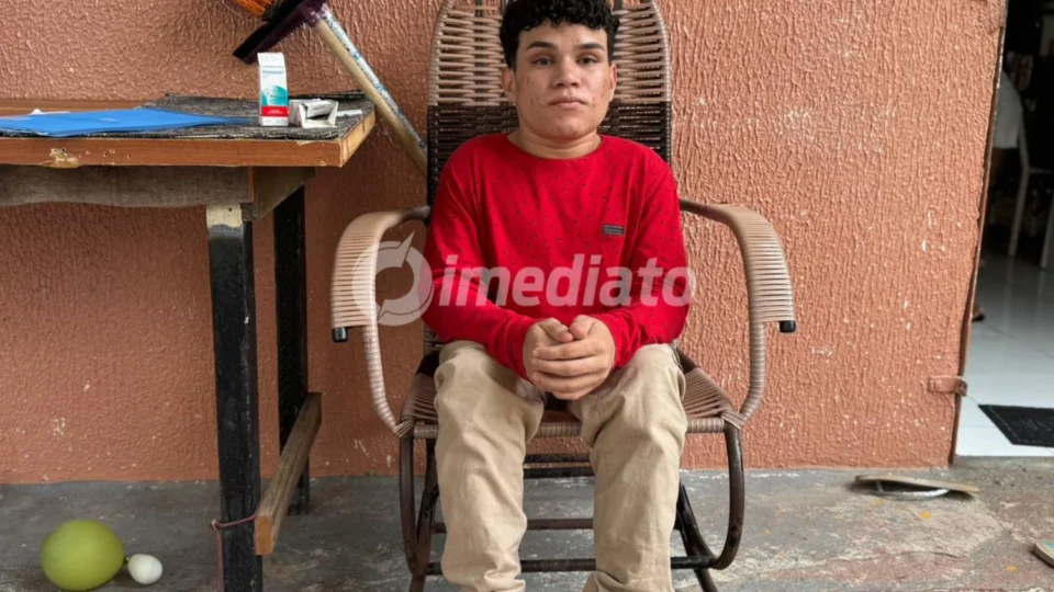 Jovem luta contra o tempo para não perder a visão e pede ajuda para realizar cirurgia urgente em Manaus