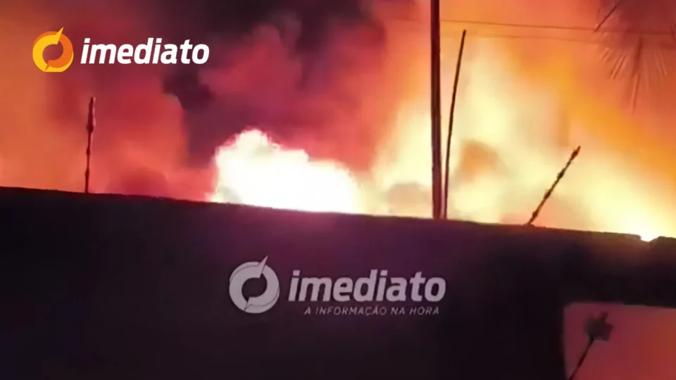 Incêndio destrói casa e ateliê no bairro Calunga, em Boa Vista; moradora suspeita de curto em ventilador