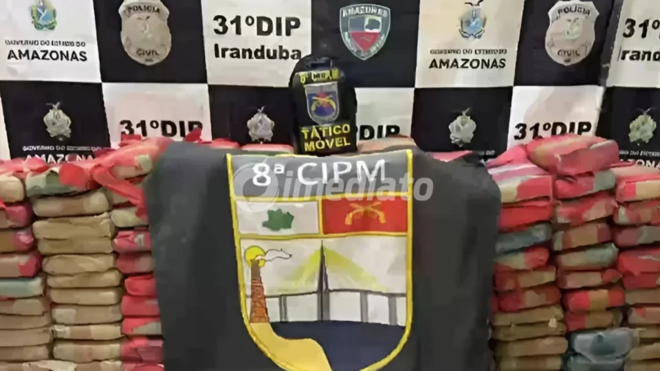 Polícia apreende 112 tabletes de maconha em embarcação abandonada na Ilha da Paciência, em Iranduba