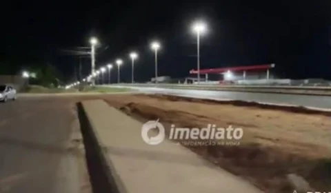 Iluminação é restabelecida na Avenida Brasil e moradores celebram fim de anos de escuridão em Boa Vista