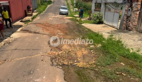 Moradores de Iranduba sofrem há décadas com ruas esburacadas e residências ameaçadas
