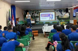 Procuradoria da Mulher da ALEAM promove palestra sobre violência e relacionamentos abusivos em escola de Parintins