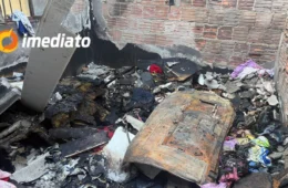 Família busca ajuda após incêndio destruir residência no Gilberto Mestrinho