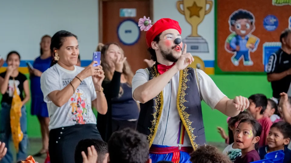 1º Festival Popular do Circo leva oficinas e espetáculo para comunidade do Lago Azul e encerra atividades na zona norte de Manaus
