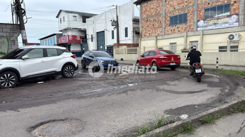 Moradores denunciam falta de infraestrutura e transtornos em rua do Conjunto Oswaldo Frota