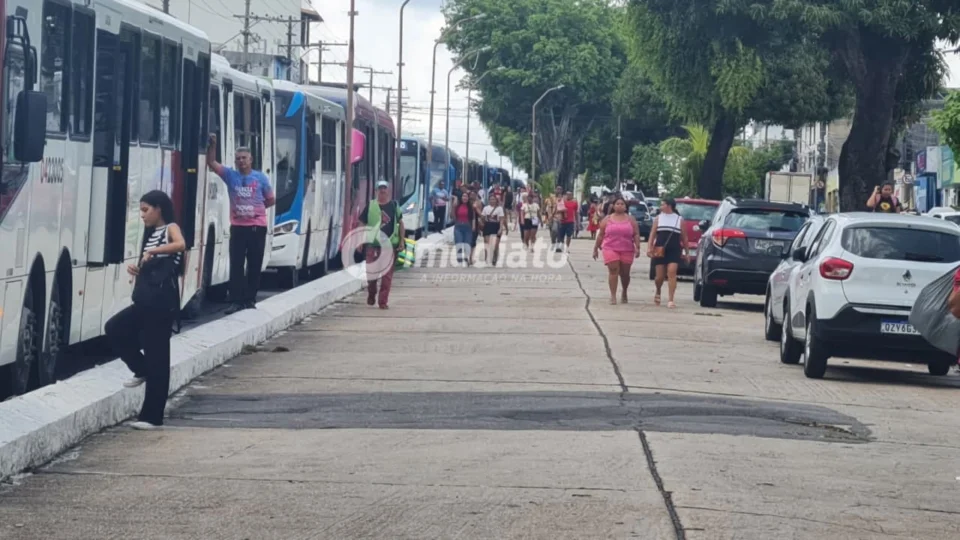 Rodoviários paralisam atividades em Manaus após atraso no pagamento de vale