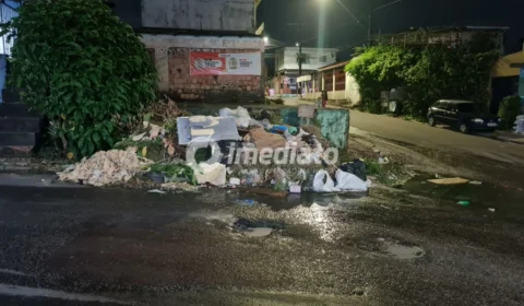 Moradores da rua Ibicaraí denunciam acúmulo de lixo e falta de fiscalização no Novo Aleixo