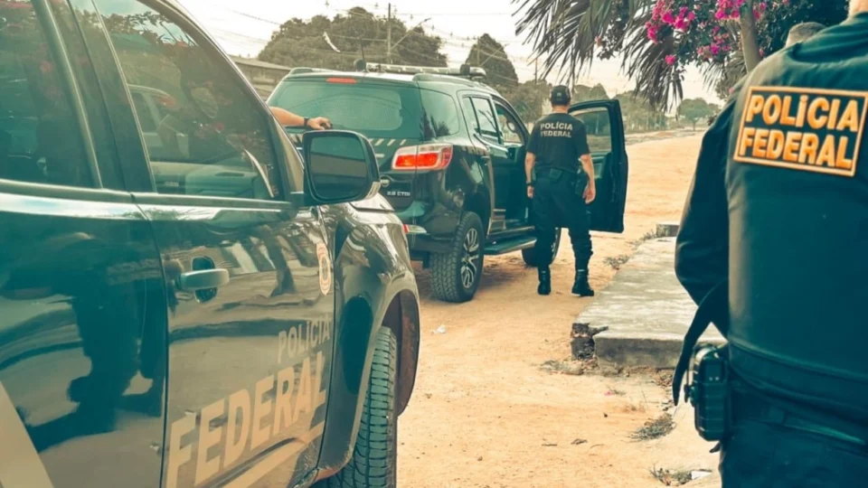 PF cumpre mandados contra suposto esquema de venda ilegal de armas, munições e ouro em Roraima