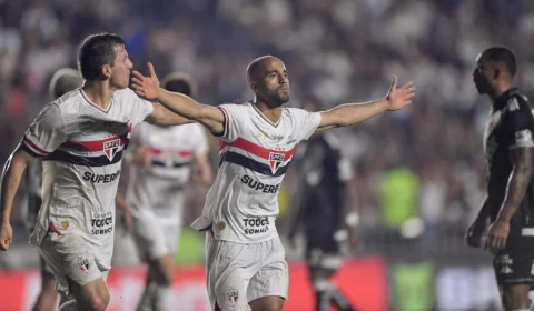 São Paulo vence o Vasco por 2 a 0 e se aproxima do G-4 do Brasileirão