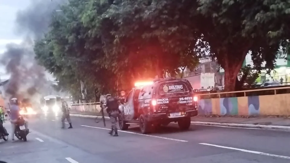 Operação da ROCAM termina com tiros, prisão e manifestações no bairro Compensa, em Manaus