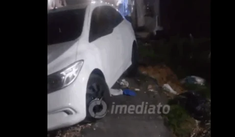 Buraco permanece aberto há mais de dois anos e causa transtornos no bairro Gilberto Mestrinho, em Manaus