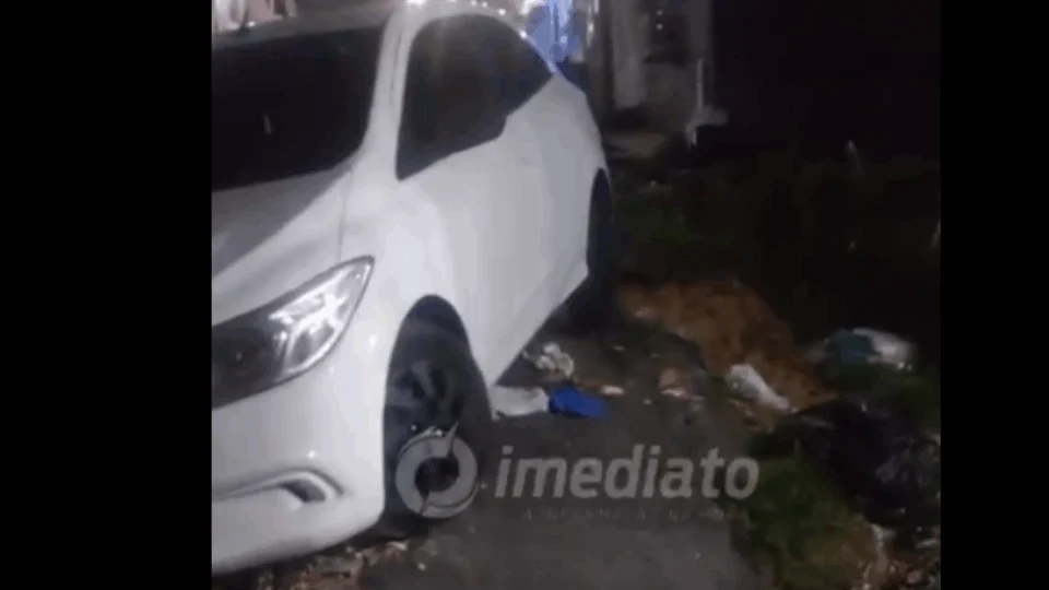 Buraco permanece aberto há mais de dois anos e causa transtornos no bairro Gilberto Mestrinho, em Manaus