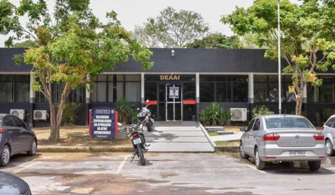 Adolescente é apreendido após atacar pai de ex-namorada com 14 facadas no bairro Cidade de Deus, em Manaus