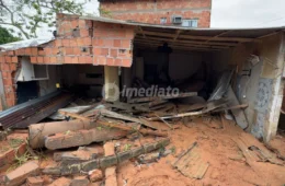 Obra descontrolada provoca alagamento e destruição em residência no Tarumã e deixa três feridos