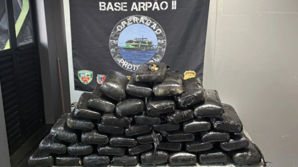 Três homens são presos com 42 kg de skunk em embarcação no interior do Amazonas