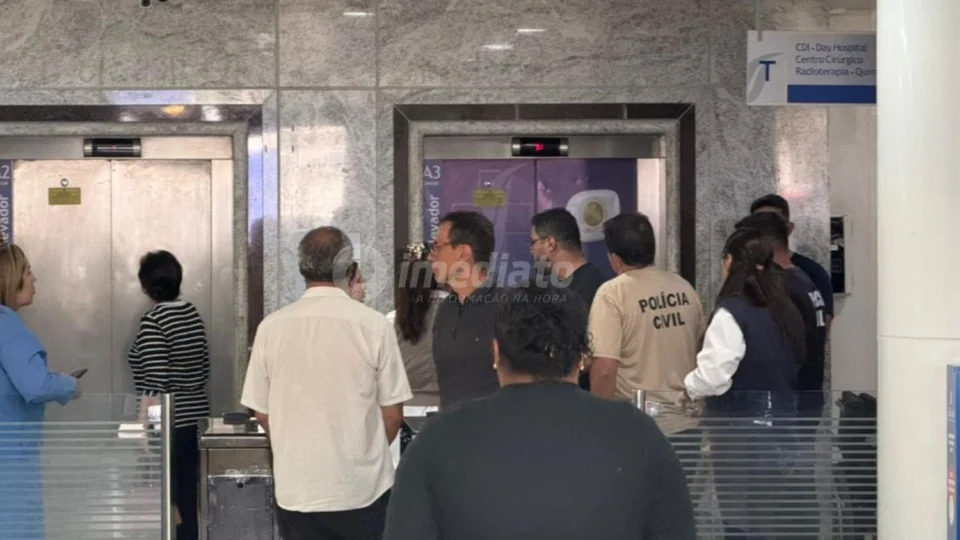 Peritos realizam análise no Hospital Santa Júlia após morte de criança de 6 anos; Polícia investiga possível erro médico