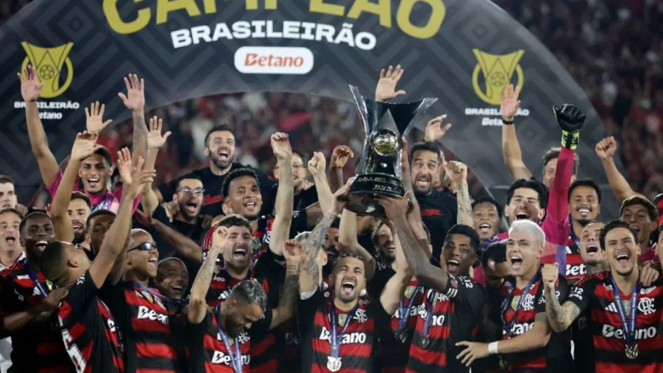Flamengo vence o Ceará no Maracanã e conquista o título do Brasileirão de forma antecipada