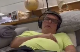 Veja: Carlos Bolsonaro divulga vídeo e alerta sobre a fragilidade da saúde do pai, Jair Bolsonaro