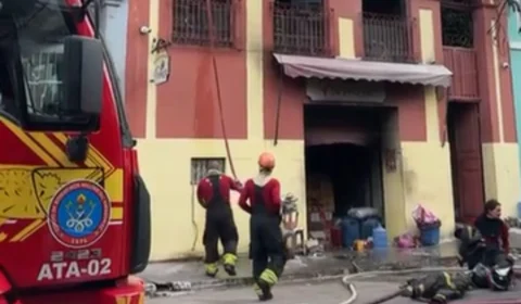 Veja vídeo: Incêndio de grandes proporções destrói mercadinho no Centro de Manaus