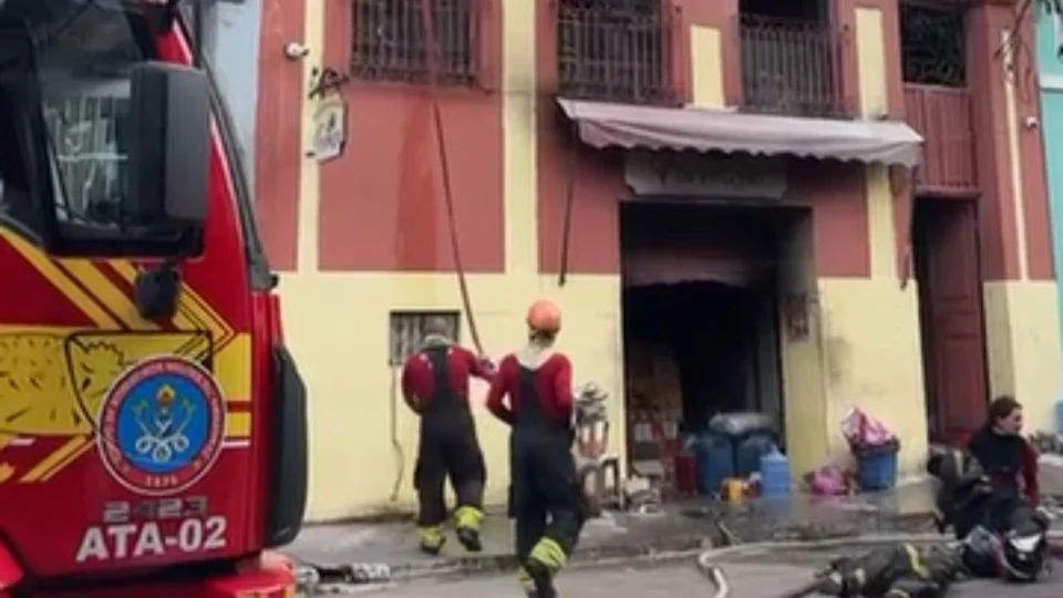 Veja vídeo: Incêndio de grandes proporções destrói mercadinho no Centro de Manaus