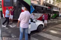 Veja o vídeo: motorista de ônibus e pedestre saem na mão após discussão por causa da faixa de pedestres