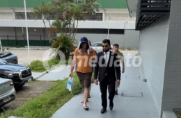 Veja o vídeo: Acusado de matar borracheiro no Natal se entrega à polícia acompanhado de advogado em Manaus