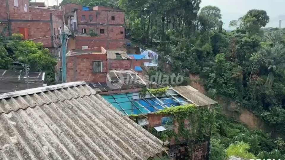 Veja o vídeo: ‘O Mauazinho foi abandonado’, moradora acusa prefeitura após risco de desabamento em cadeia na zona Leste de Manaus