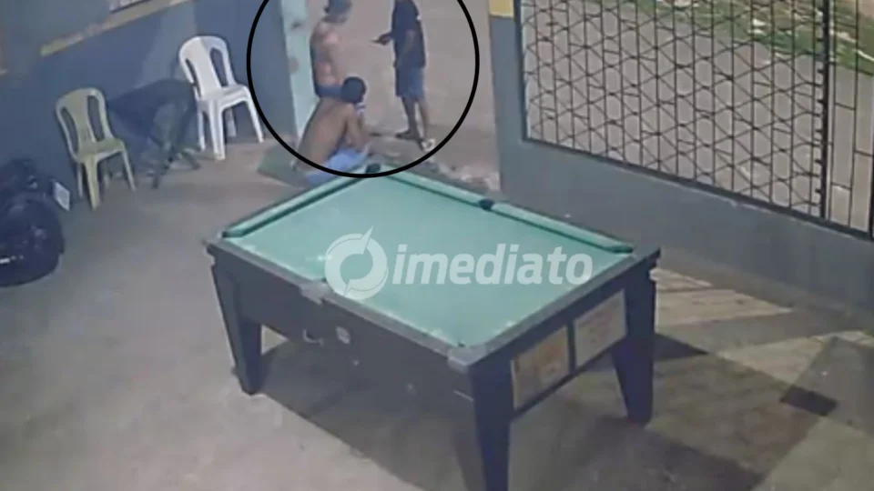 VÍDEO: Ataque a tiros deixa três homens feridos em frente a bar no interior do Amazonas