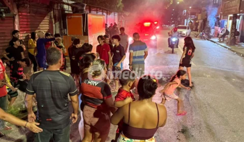 Moradores fecham via em protesto após retirada de linha de ônibus na Comunidade Campos Sales 