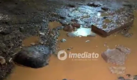 Buracos e lama dificultam trânsito e revoltam moradores no bairro Nova Canaã, em Boa Vista
