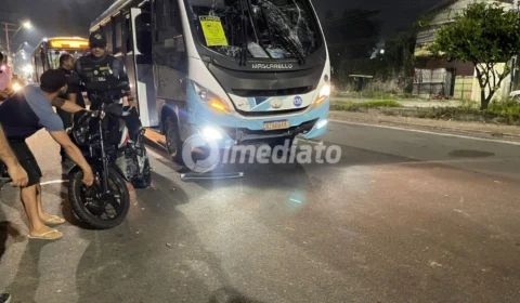 Enfermeiro morre após ser arremessado de moto e arrastado por micro-ônibus na Avenida Grande Circular