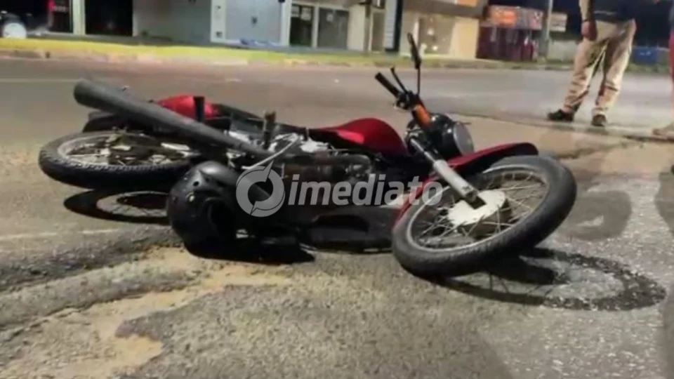 VÍDEO: Motociclista fica gravemente ferido após colisão com carro na avenida Santos Dumont, em Boa Vista