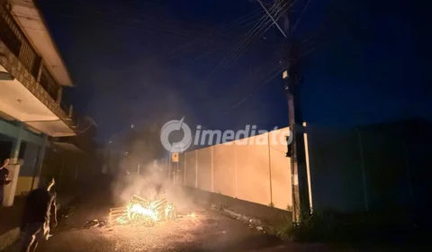 Moradores do bairro Colônia Terra Nova realizam protesto após dois dias sem energia elétrica
