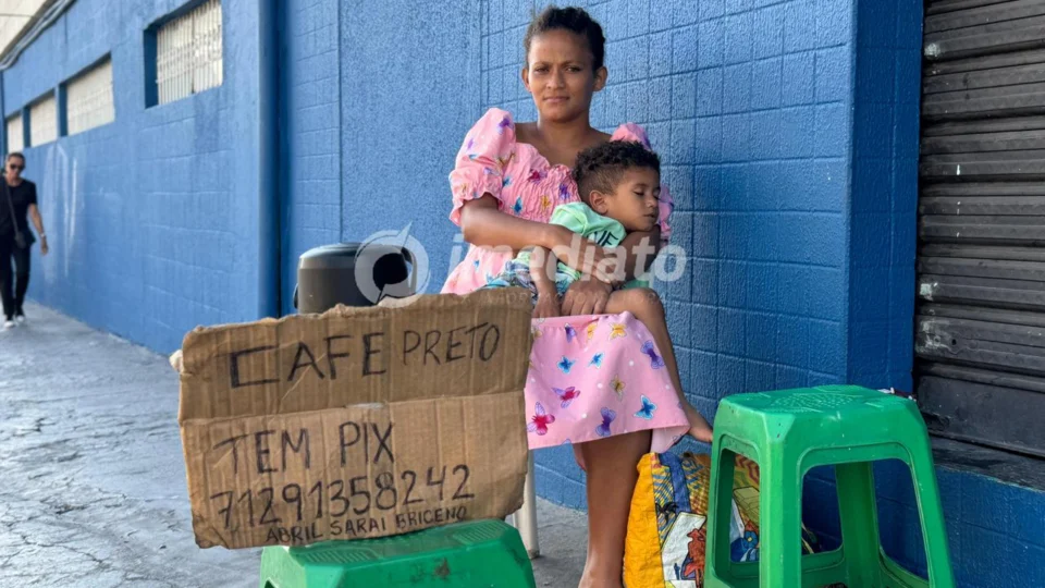 Conheça Abril Sarai, mãe solo que acorda às 5h da manhã para vender café preto no Nova Cidade