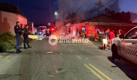 Moradores bloqueiam avenida e protestam após três dias sem energia no Novo Reino