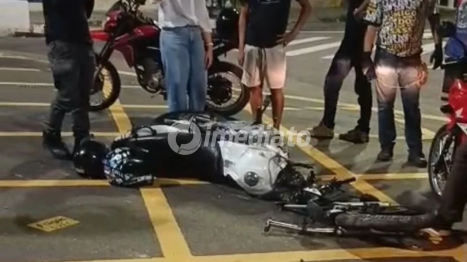 VÍDEO: Casal fica gravemente ferido após colisão com carro que trafegava na contramão na Avenida Constantino Nery