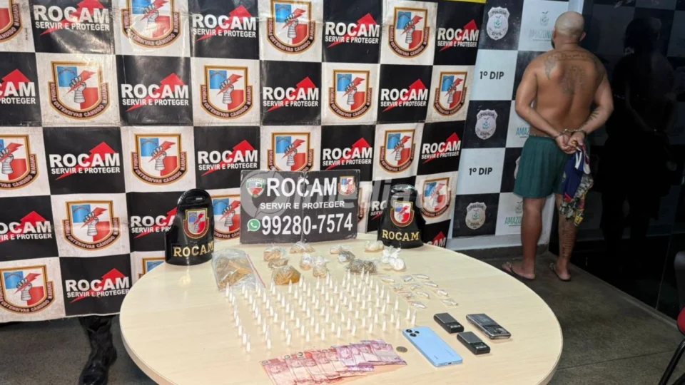 ROCAM detém adolescente e prende homem por tráfico de drogas após perseguição em beco no bairro Petrópolis