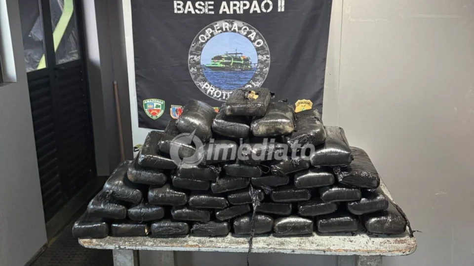 Três homens são presos e 24kg de drogas são apreendidas em porão de barco no Amazonas