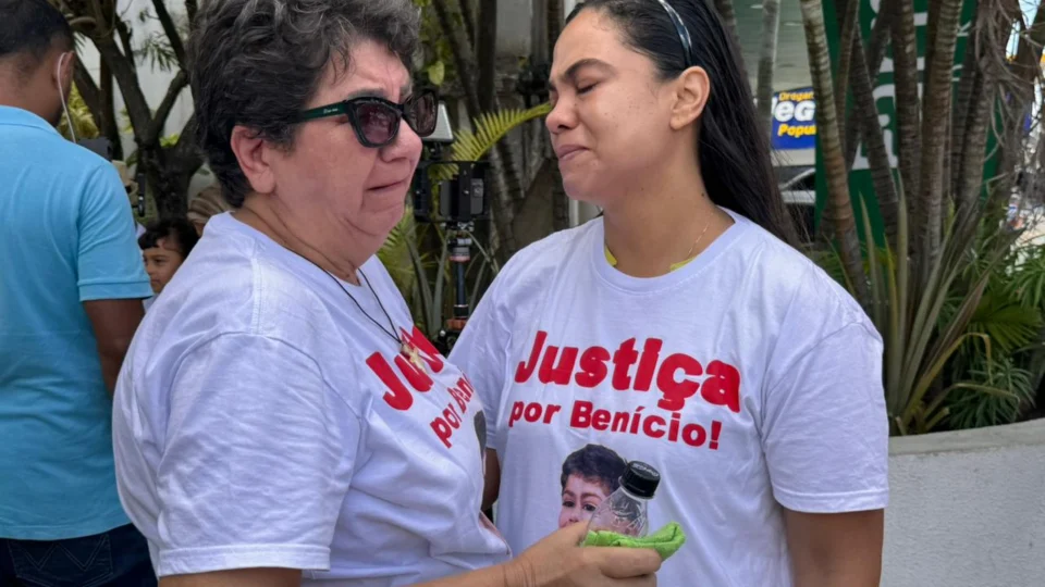 Polêmicas na saúde motivam protesto de familiares em Manaus