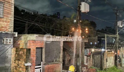 Moradores vivem momentos de pânico durante incêndio em fiação elétrica no bairro Colônia Terra Nova