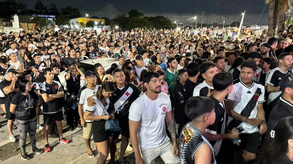 Torcida Força Jovem Vasco de Manaus se reúne para assistir ao primeiro jogo da final da Copa do Brasil