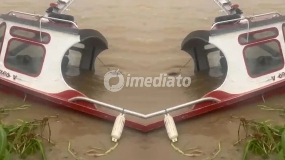 VÍDEO: Temporal provoca naufrágio de embarcação no Rio Solimões em Manacapuru
