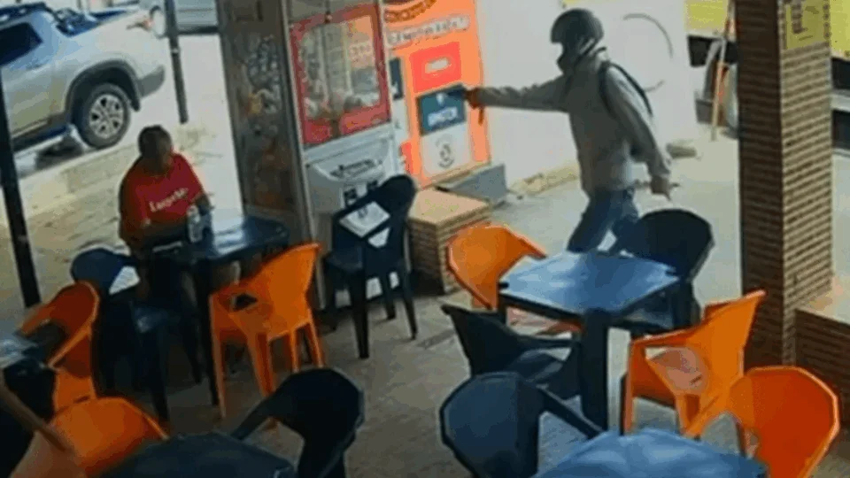 VEJA VÍDEO: Dono de bar é morto a tiros por engano no DF; polícia aponta agiota colombiano como autor