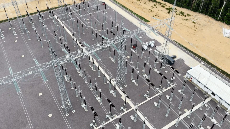 Complexo Termelétrico Azulão 950 avança com energização de subestação em Silves, no AM